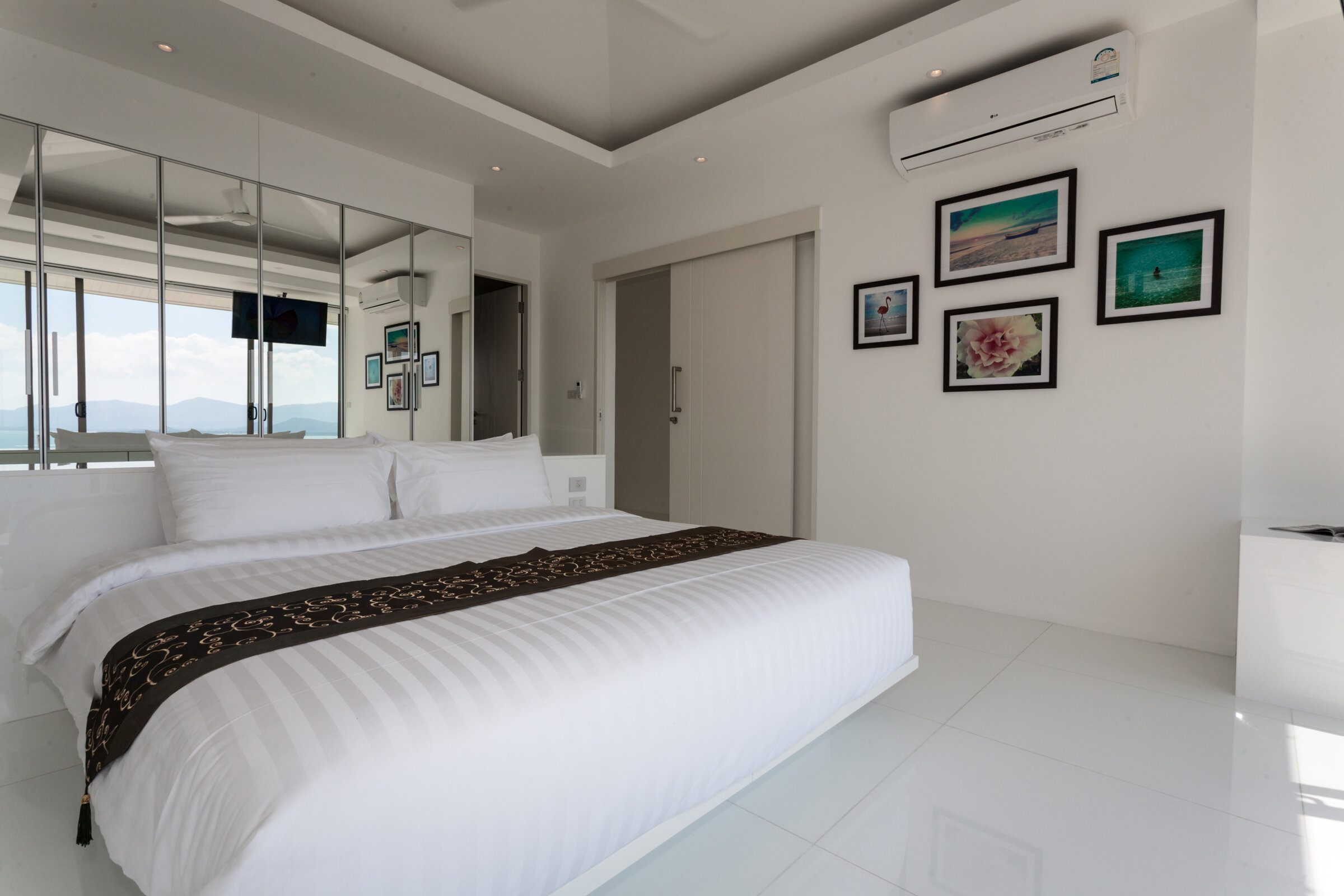 Villa Daizo outdoor lounge chairs facing the ocean